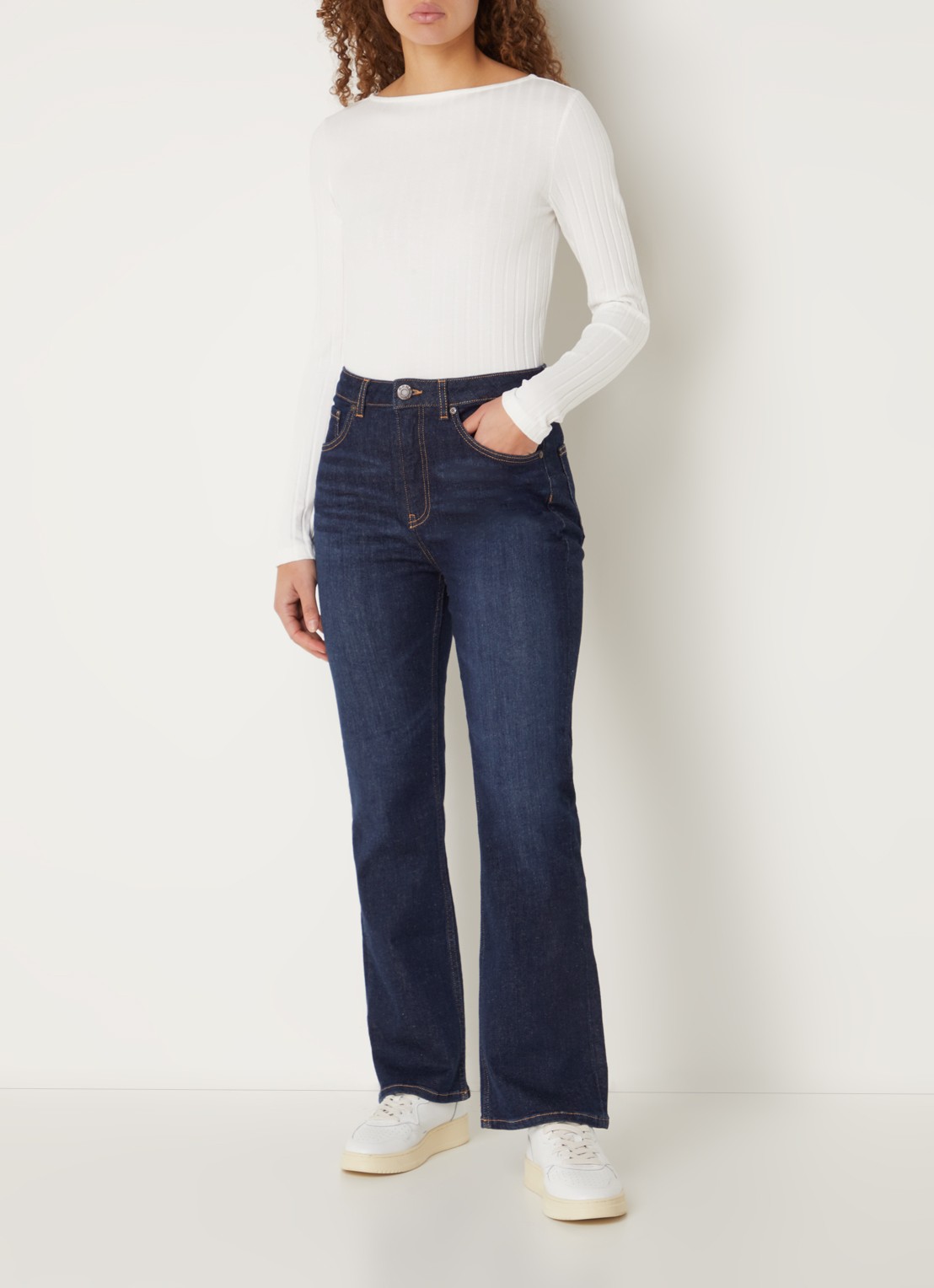 OPUS Sovke top met boothals en ribstructuur  - voorkant 2 wit