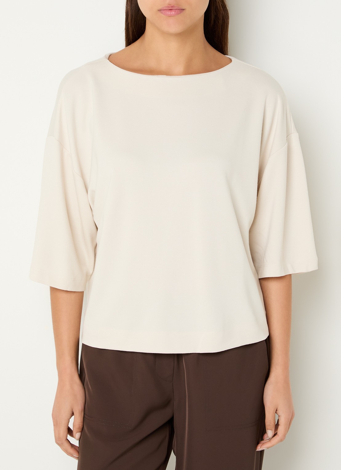 OPUS Syros top met ronde hals - detail 2 beige