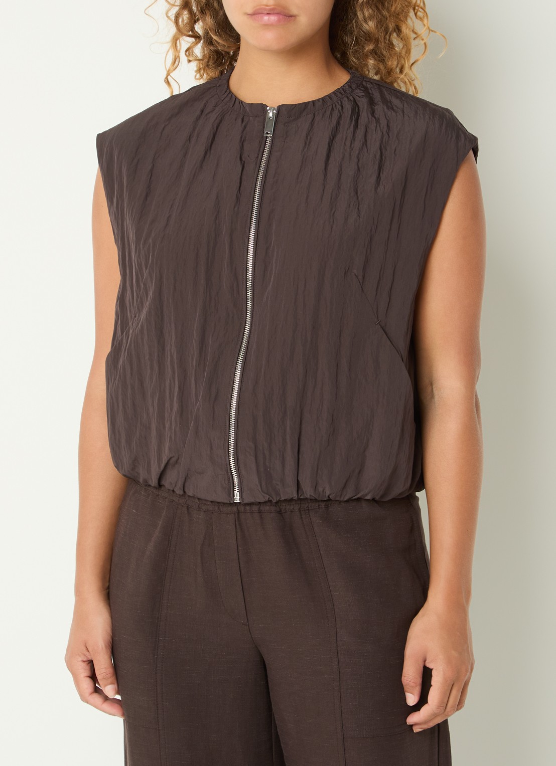 OPUS Werina gilet met steekzakken - detail 3 donkerbruin