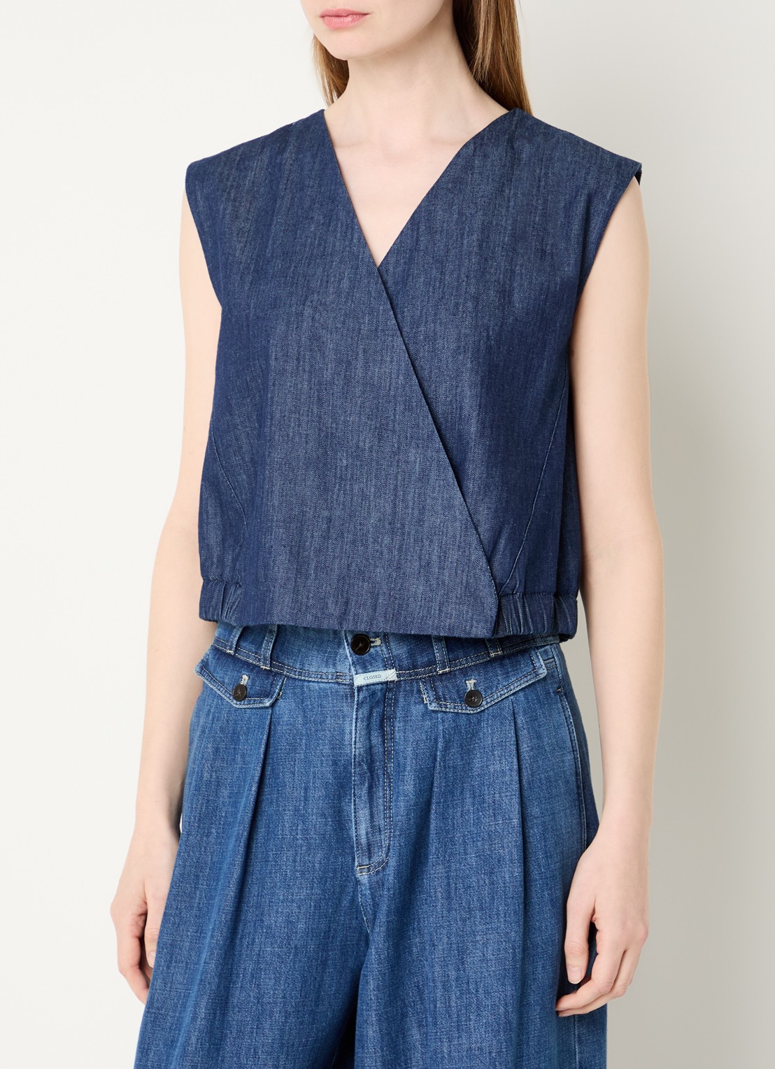 OPUS Wiona gilet met V-hals - detail 4 indigo