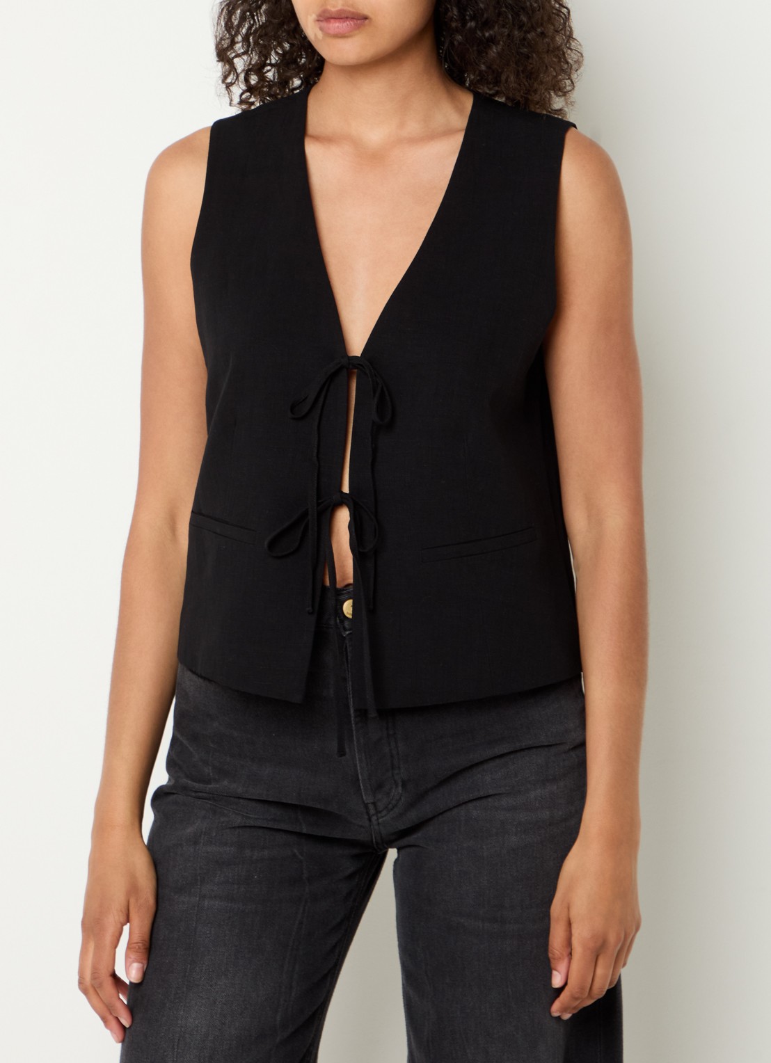 OPUS Wrina gilet in linnenblend - detail 4 zwart