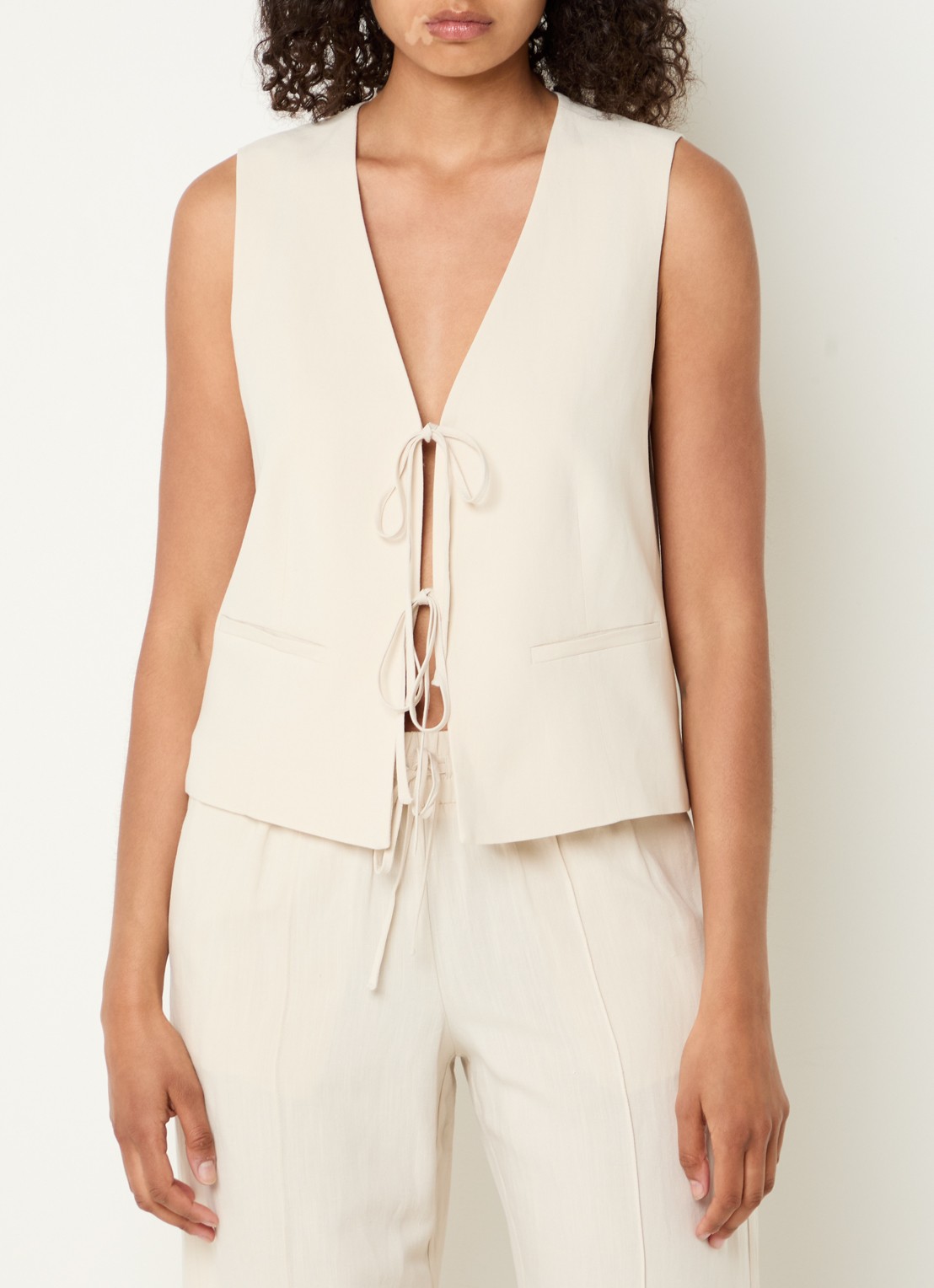 OPUS Wrina gilet in linnenblend - detail 4 creme