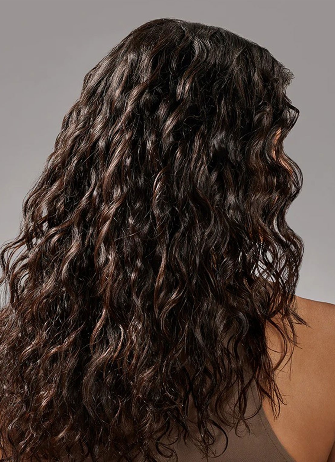 Oribe Curl Gloss - haargel voor krullen - detail 3 beige