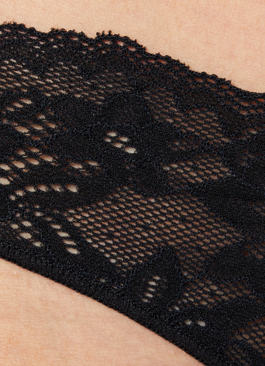 Oroblu Bazilian tanga van kant - detail 2 zwart