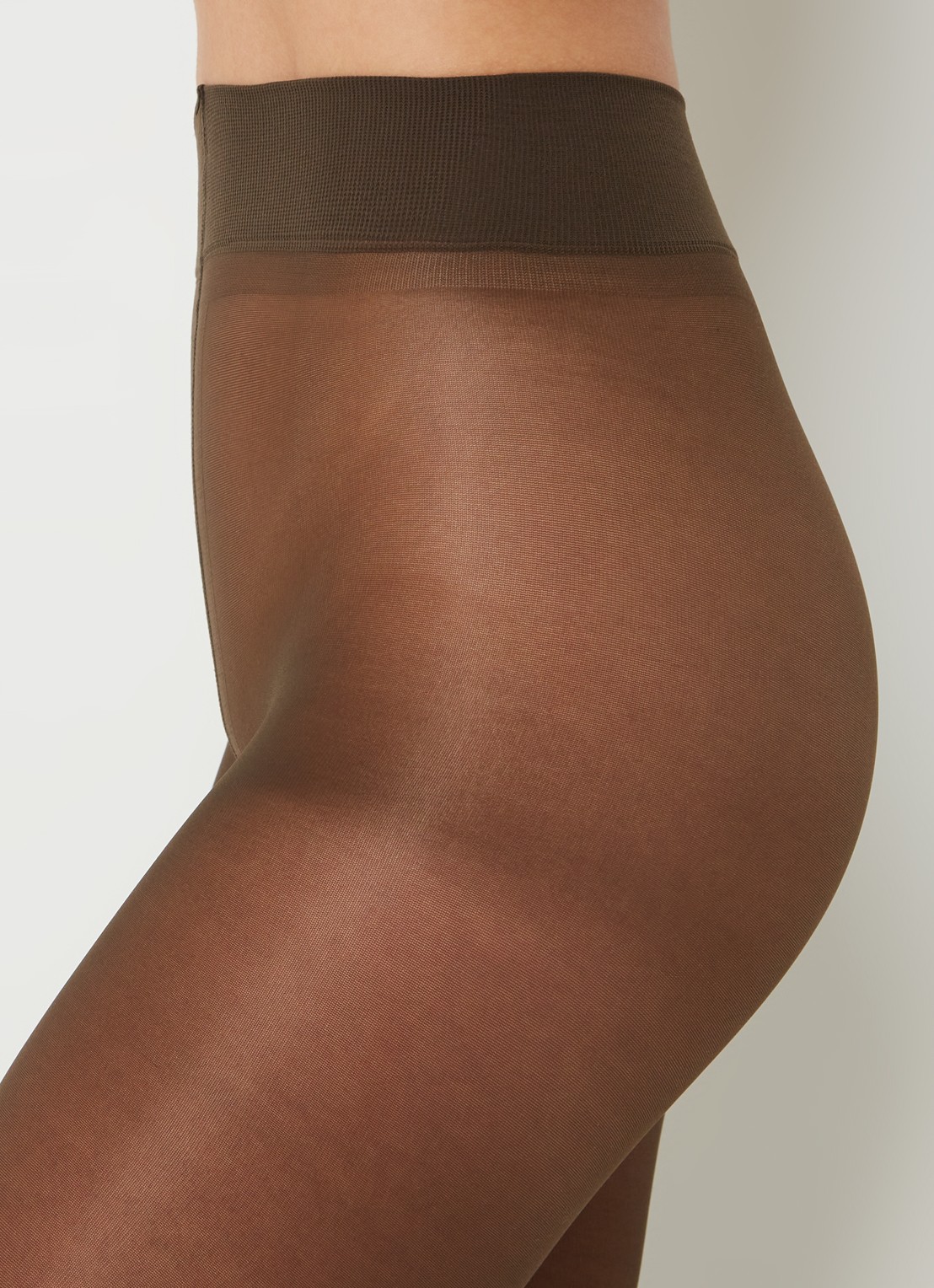 Oroblu Different panty in 40 denier brown - detail 4 bruin
