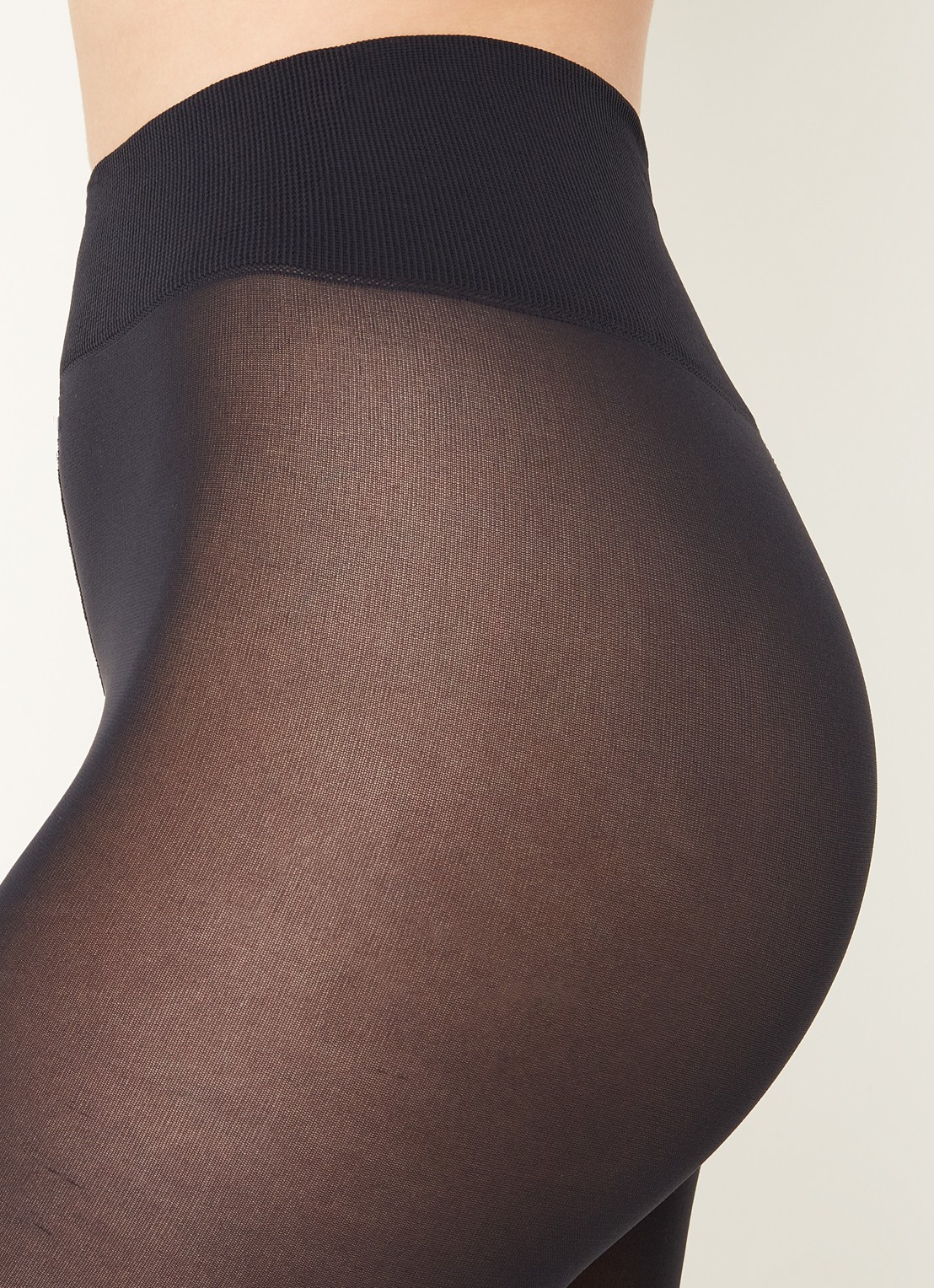 Oroblu Different panty in 80 denier - detail 4 donkerblauw