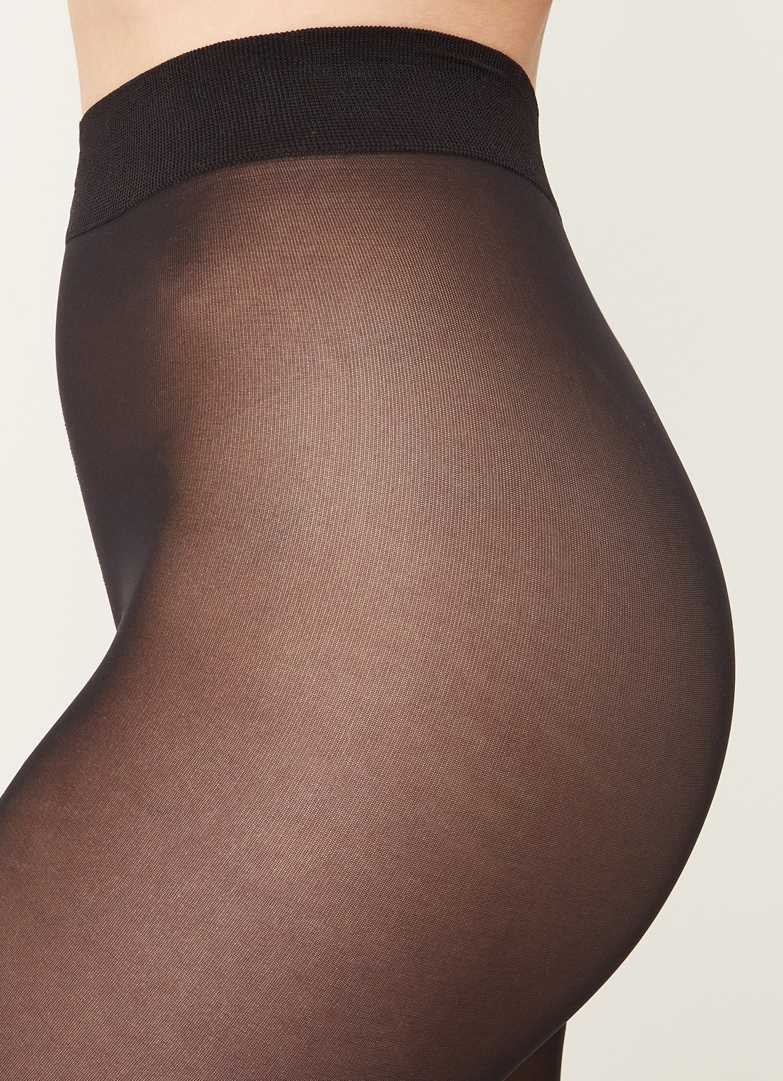 Oroblu Intense panty in 50 denier - detail 2 zwart