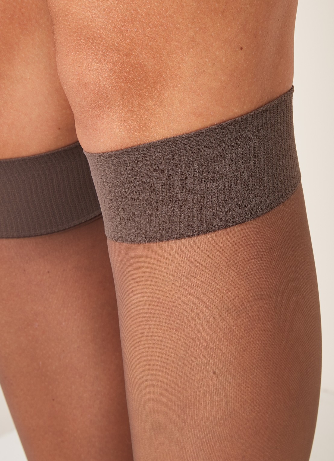 Oroblu Lycia kniekousen in 15 denier  - detail bruin