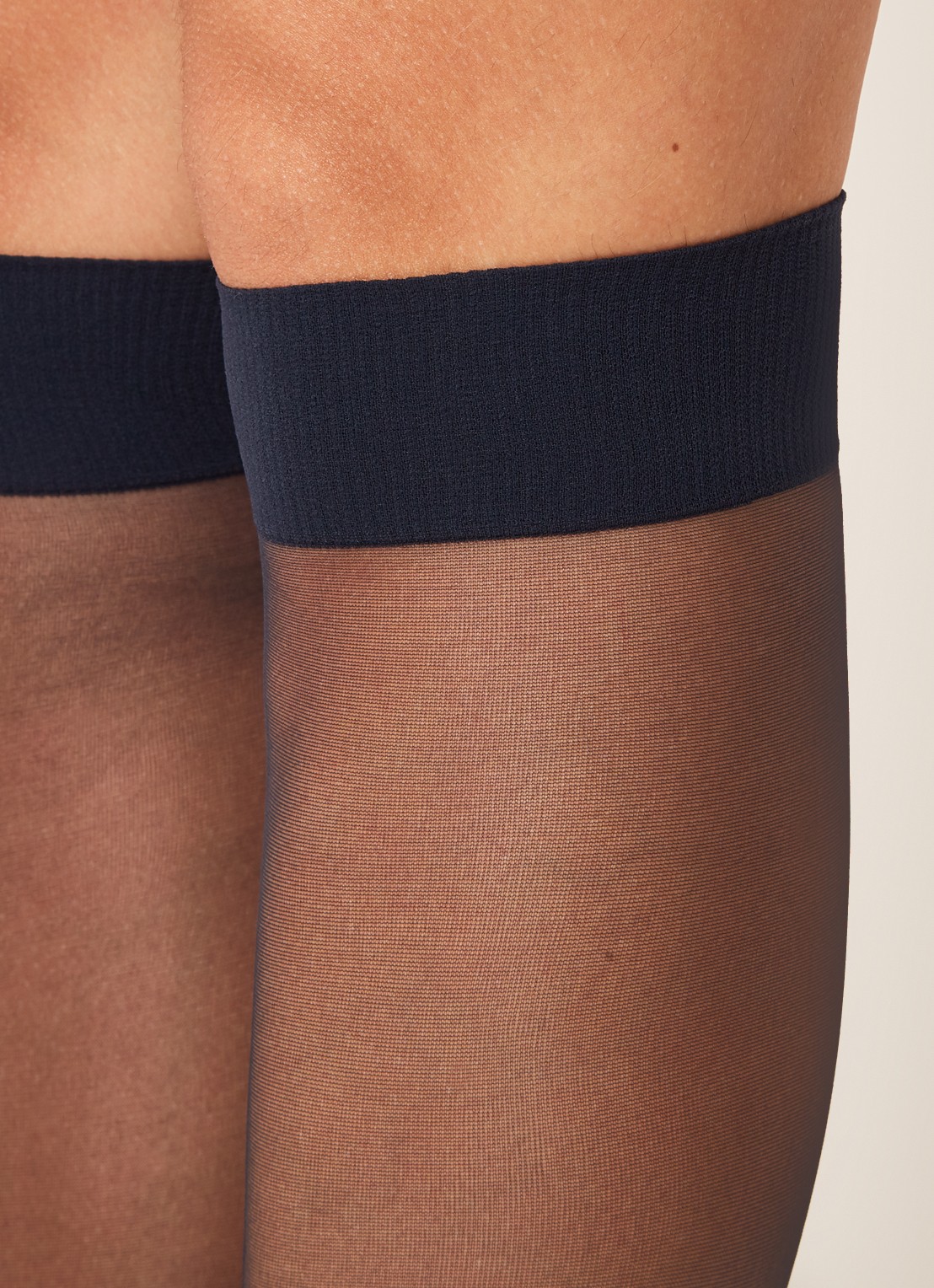 Oroblu Lycia kniekousen in 15 denier  - detail indigo