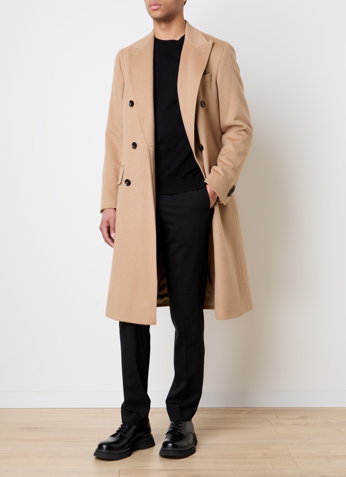 Oscar Jacobson Alvaro double breasted mantel met borstzak - voorkant 2 beige