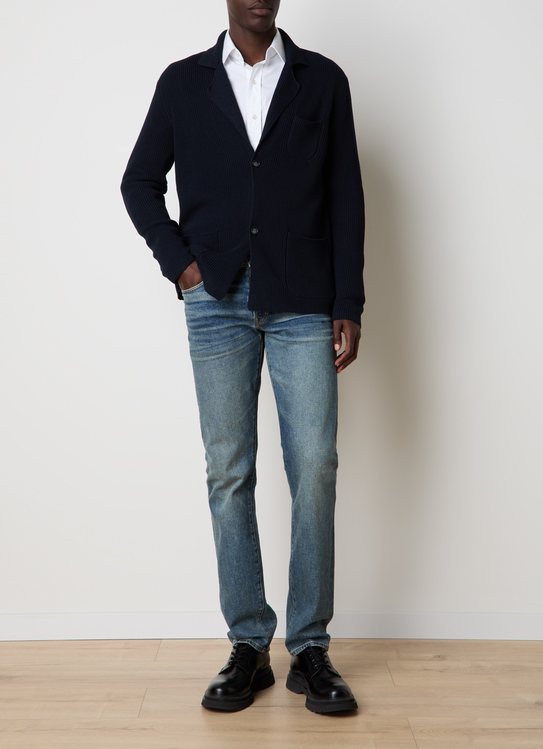 Oscar Jacobson Camron ribgebreid vest met V-hals - voorkant 5 donkerblauw