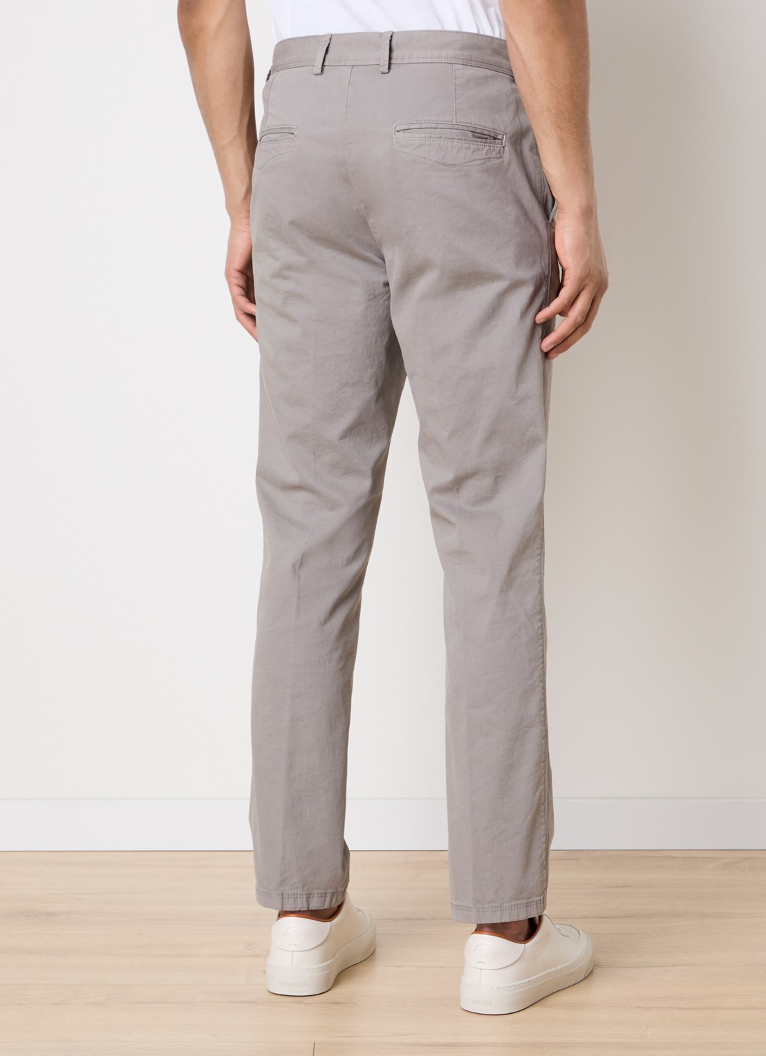 Oscar Jacobson Danik straight fit chino met steekzakken - achterkant 6 donkerbeige