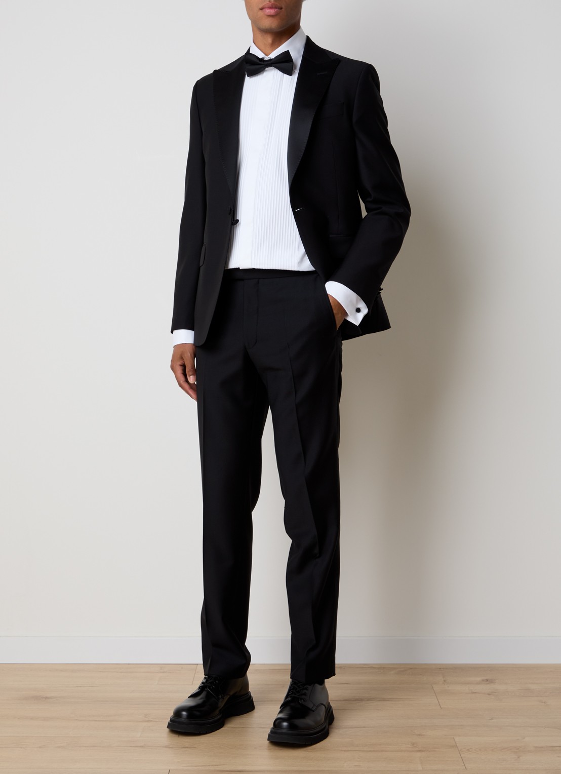 Oscar Jacobson Denz slim fit pantalon van wol met persplooi - voorkant 3 zwart