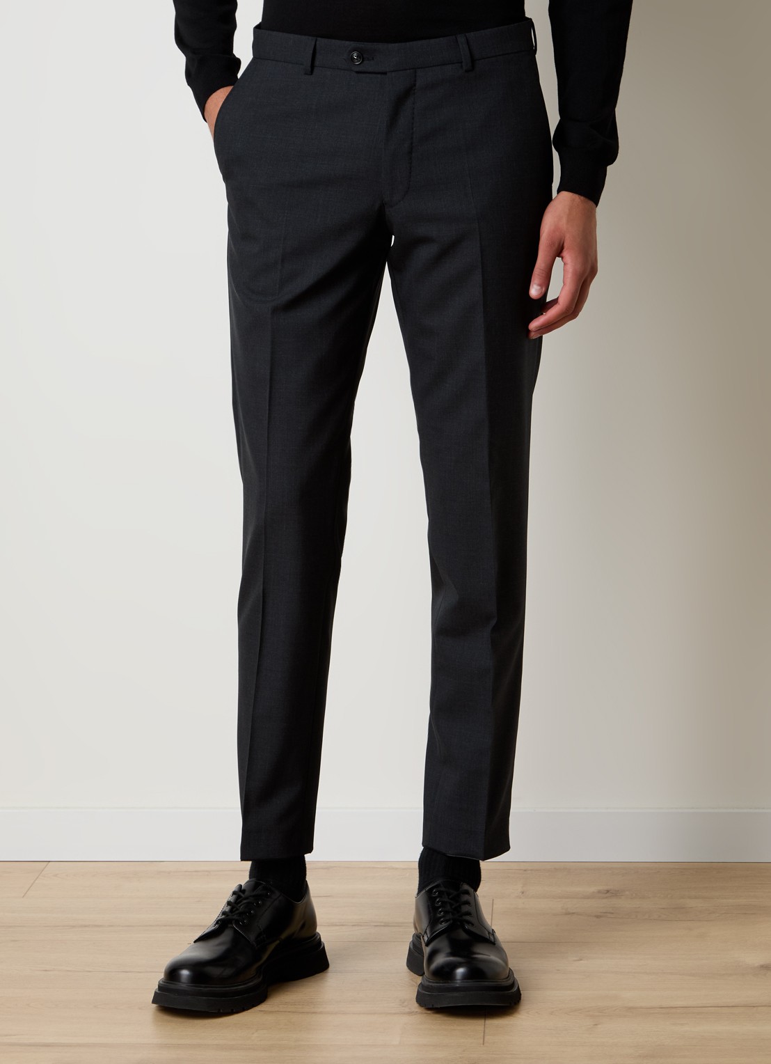 Oscar Jacobson Denz slim fit pantalon van wol met steekzakken - detail 2 donkergrijs