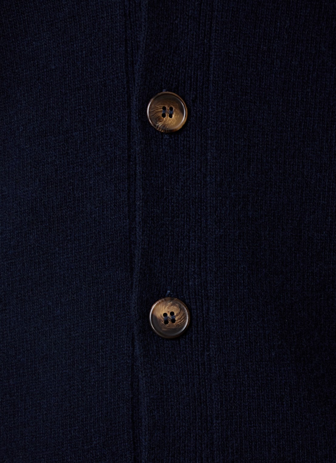 Oscar Jacobson Eduardo fijngebreid vest in wolblend met V-hals - detail 5 donkerblauw