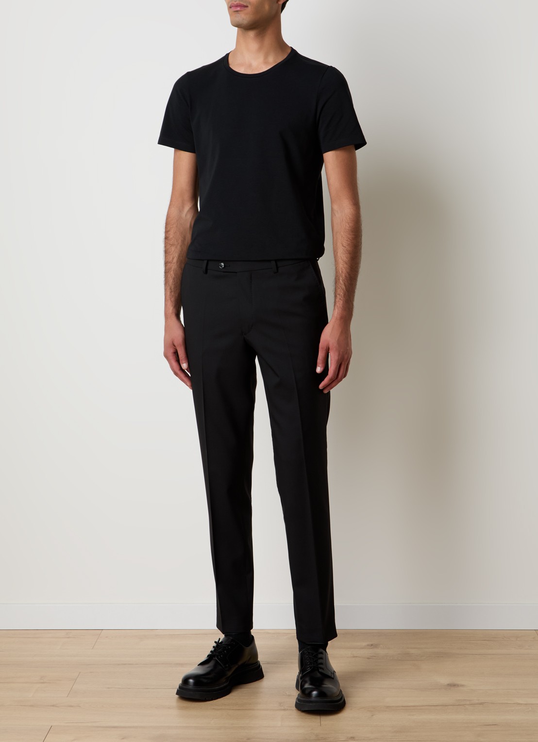 Oscar Jacobson Kyran T-shirt met stretch - voorkant 3 zwart
