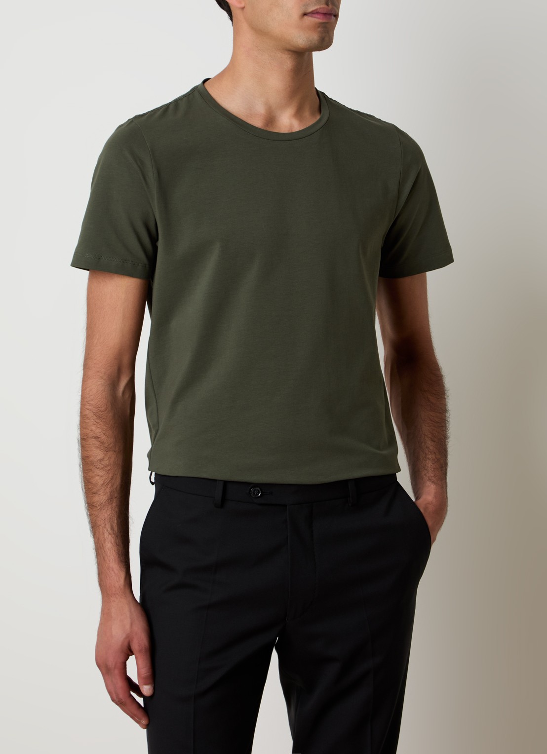 Oscar Jacobson Kyran T-shirt met stretch - detail olijfgroen