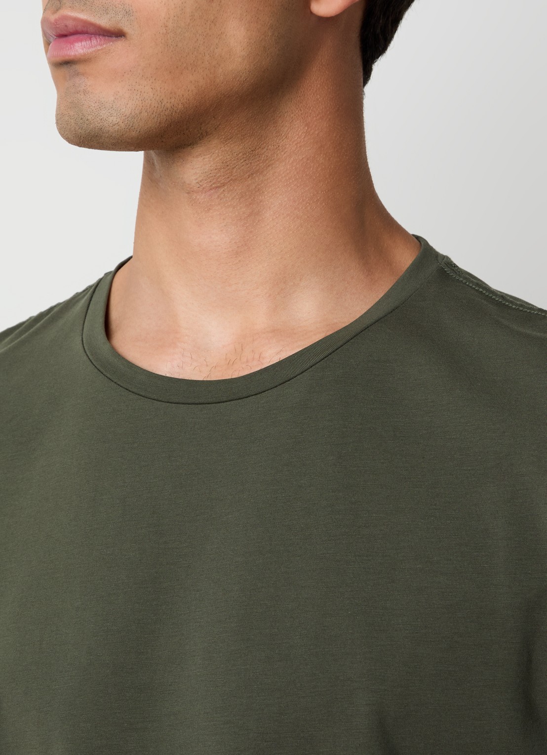 Oscar Jacobson Kyran T-shirt met stretch - detail 2 olijfgroen
