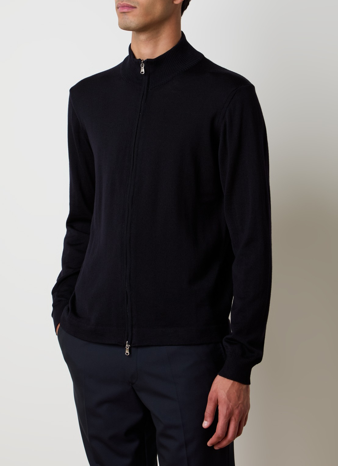 Oscar Jacobson Milou fijngebreid vest van scheerwol met opstaande kraag - detail 4 donkerblauw