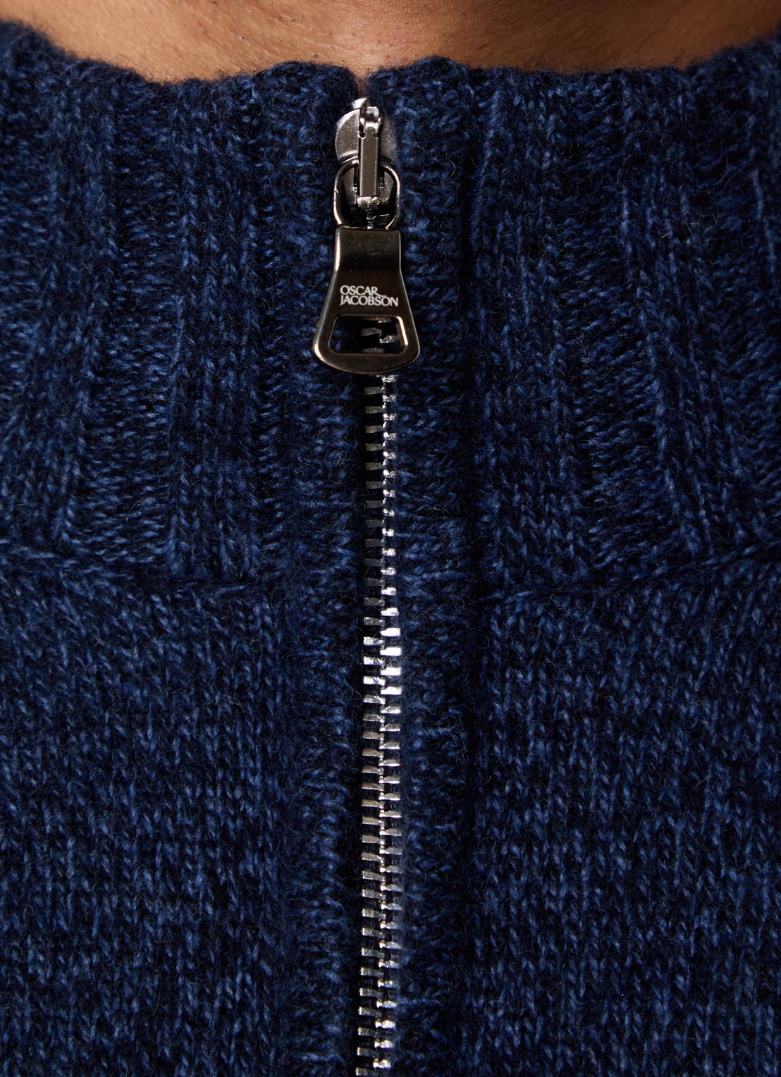 Oscar Jacobson Paul fijngebreide trui in kasjmierblend met halve rits - detail 2 donkerblauw