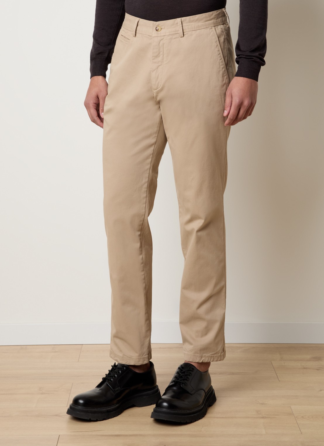 Oscar Jacobson Tapered fit chino met steekzakken  - detail 4 beige