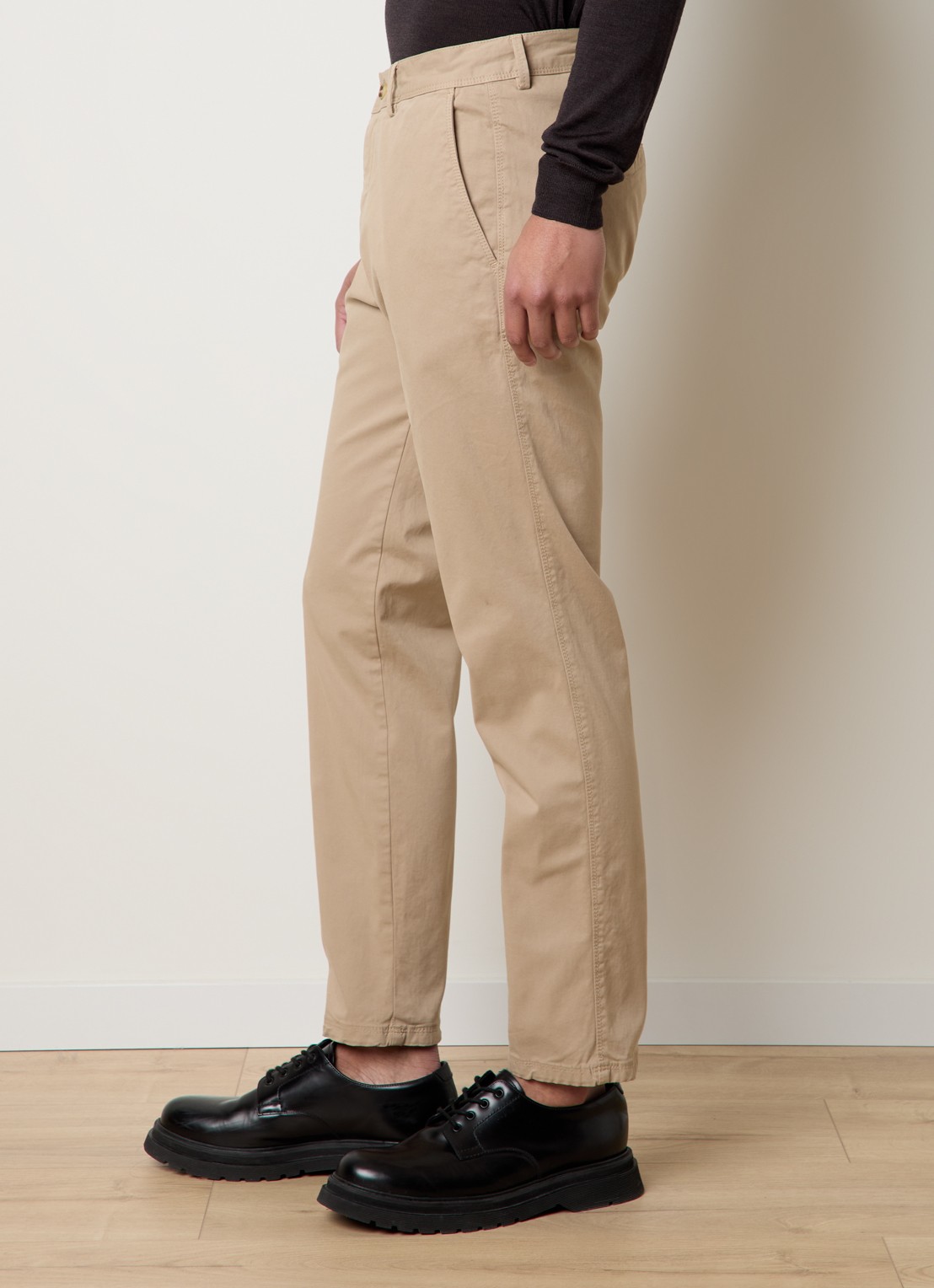 Oscar Jacobson Tapered fit chino met steekzakken  - detail 5 beige
