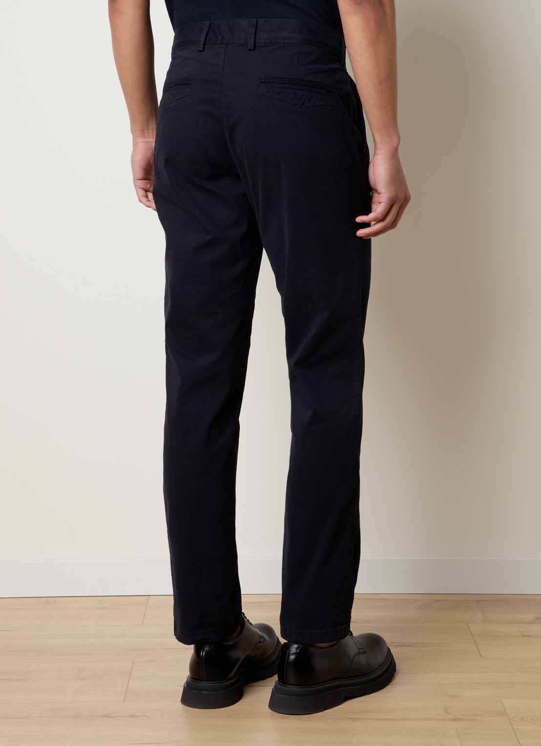 Oscar Jacobson Tapered fit chino met steekzakken  - achterkant 6 donkerblauw
