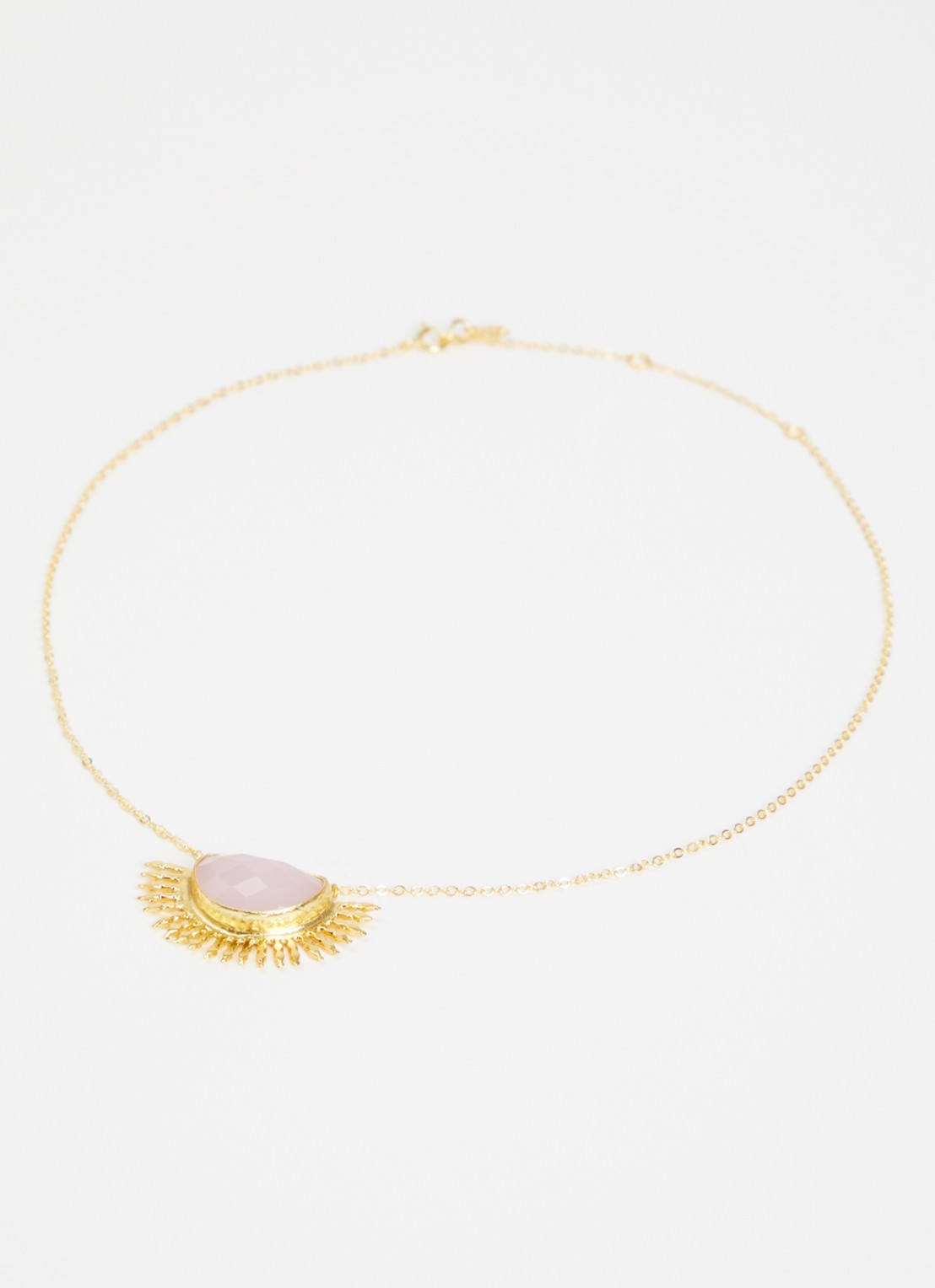 Ottoman Hands Sunrise Aqua Chalcedony ketting verguld - detail 2 lichtroze