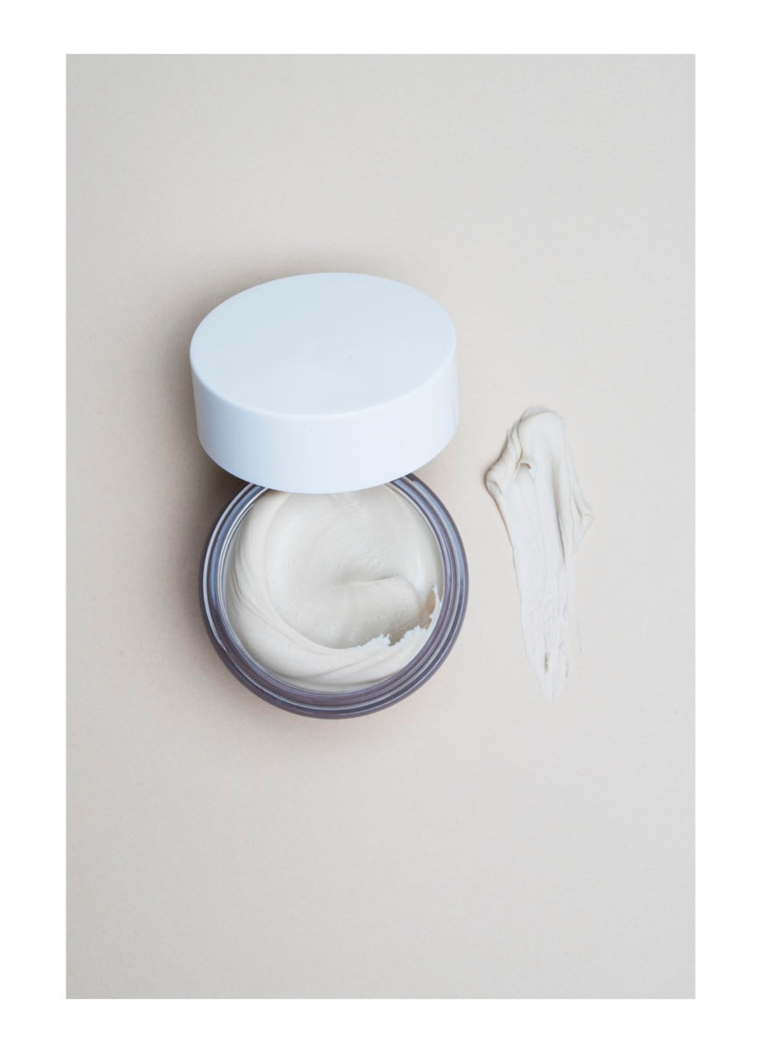 OUAI Matte Pomade Medium Control - haar pomade - voorkant 2 undefined