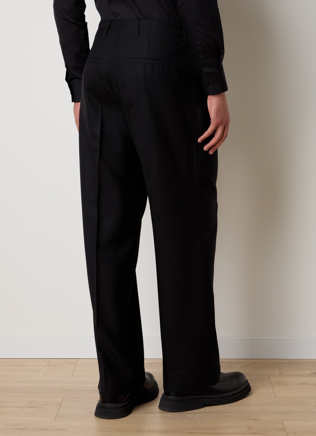 Our Legacy Borrowed loose fit chino met steekzakken - achterkant zwart