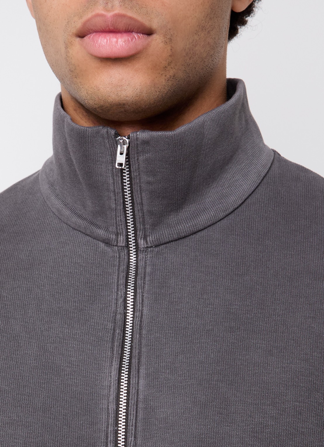 Our Legacy Cropped sweatvest met opstaande kraag - detail 5 taupe