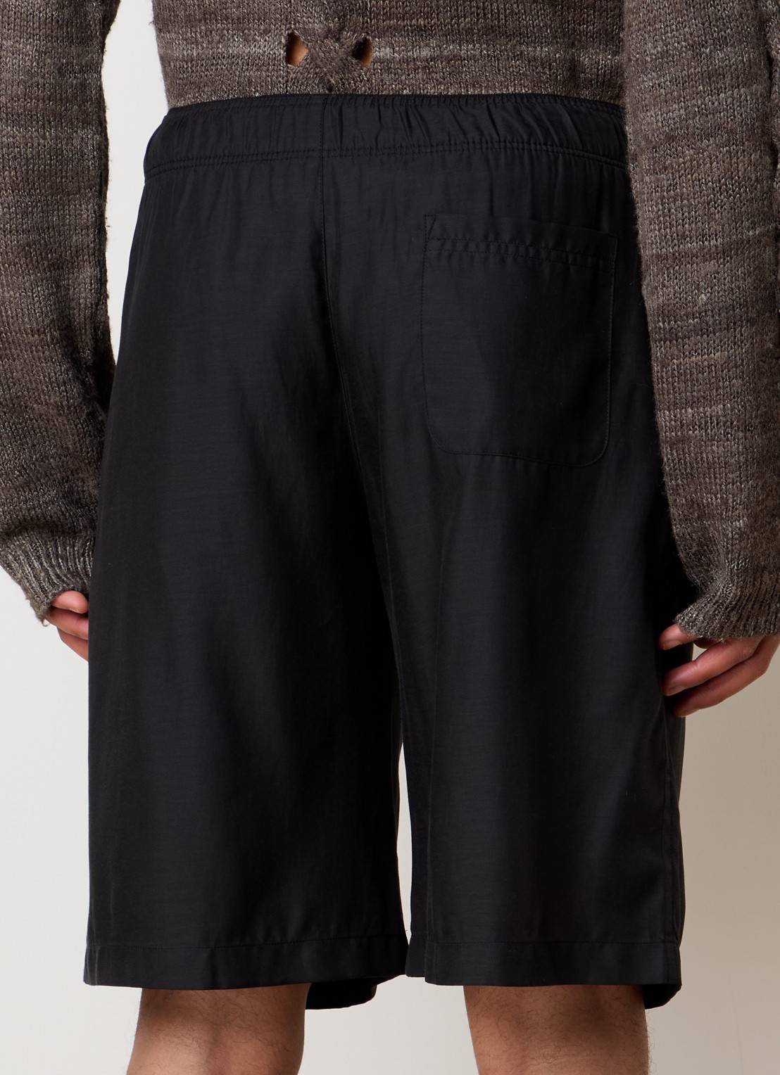 Our Legacy Straight fit korte broek met steekzakken - achterkant zwart