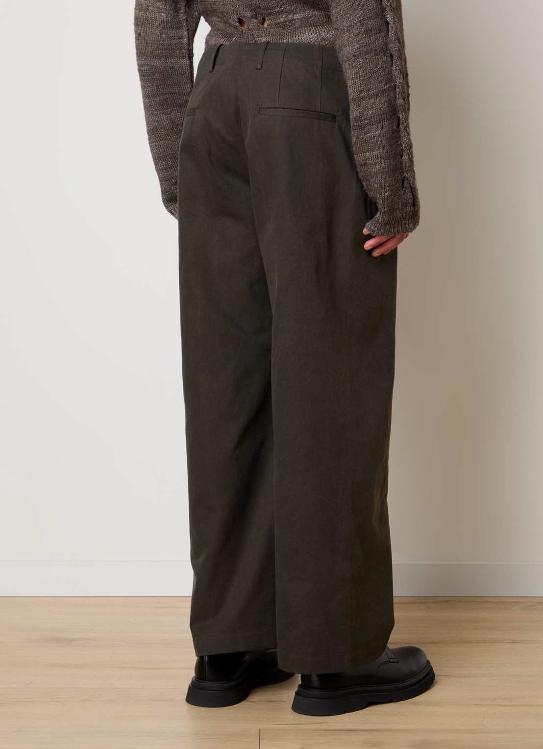 Our Legacy Wide fit chino met steekzakken - achterkant donkergrijs