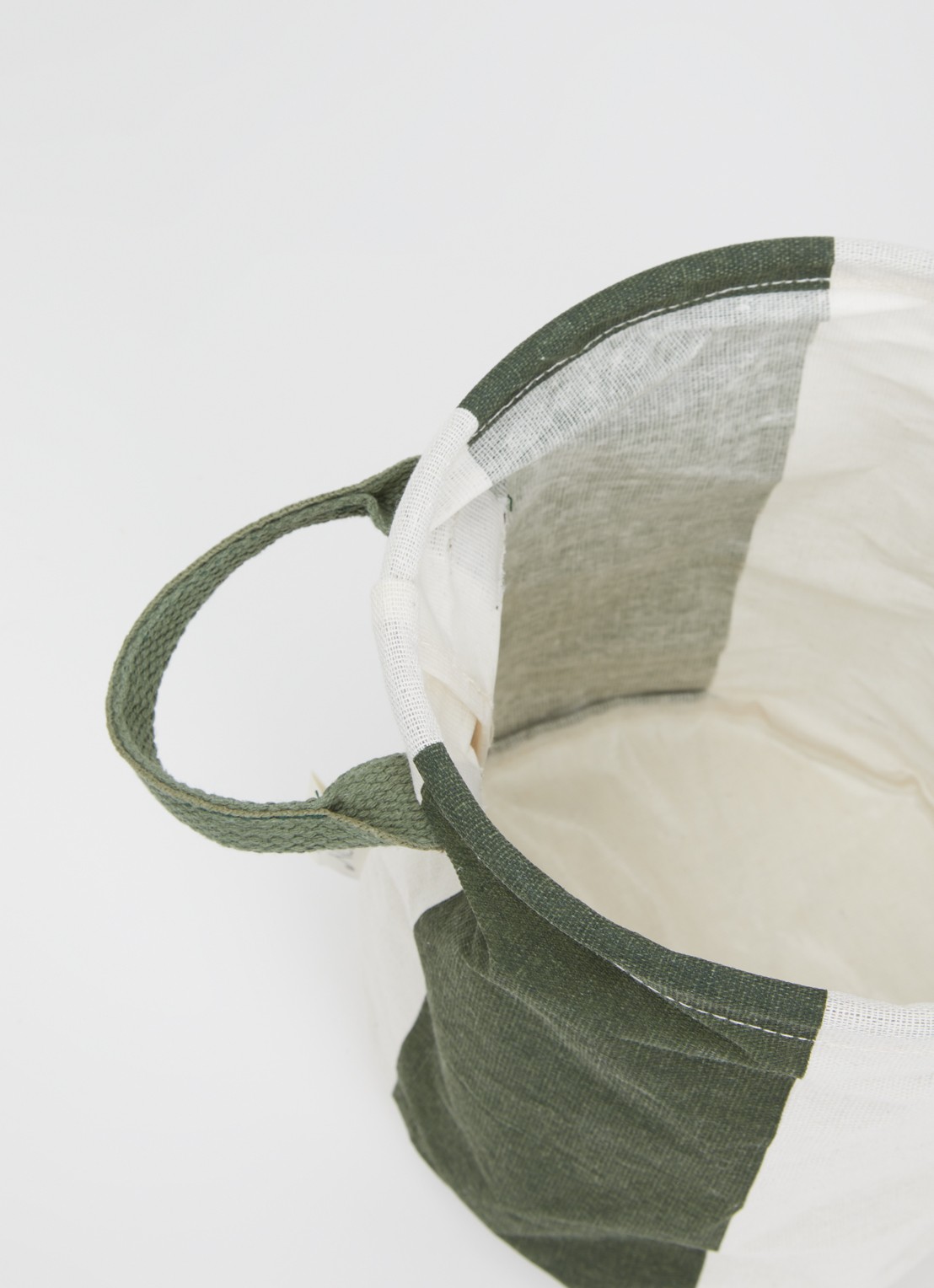 OYOY Living Design Kara Small opbergmand 22 cm set van 2  - detail 2 bronsgroen