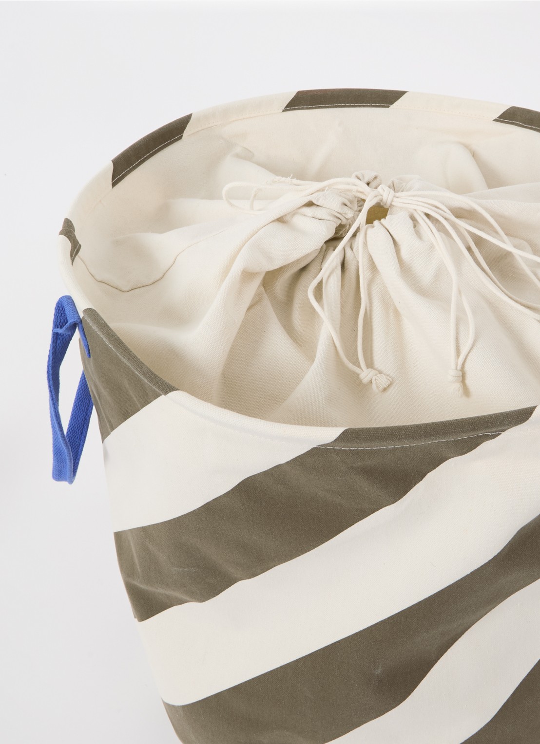 OYOY Living Design Sakki opbergmand 54 cm - voorkant 2 donkerbruin