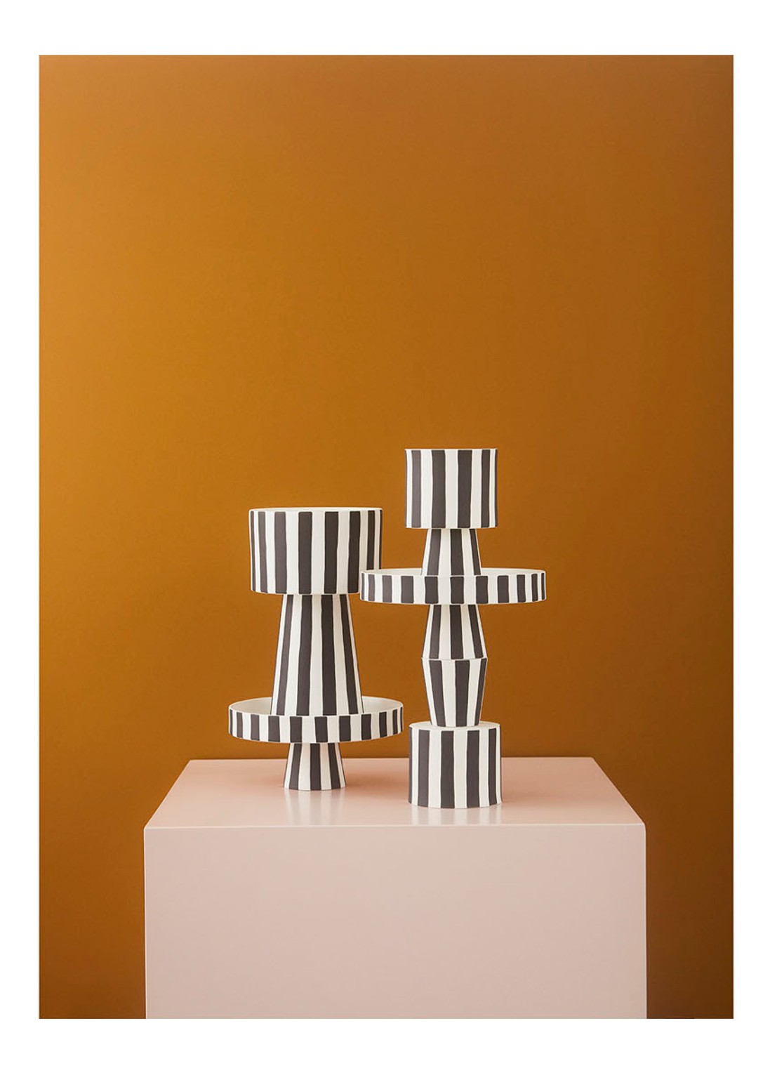 OYOY Living Design Toppu L bloempot van keramiek voor binnen - 24 cm - detail 3 zwart