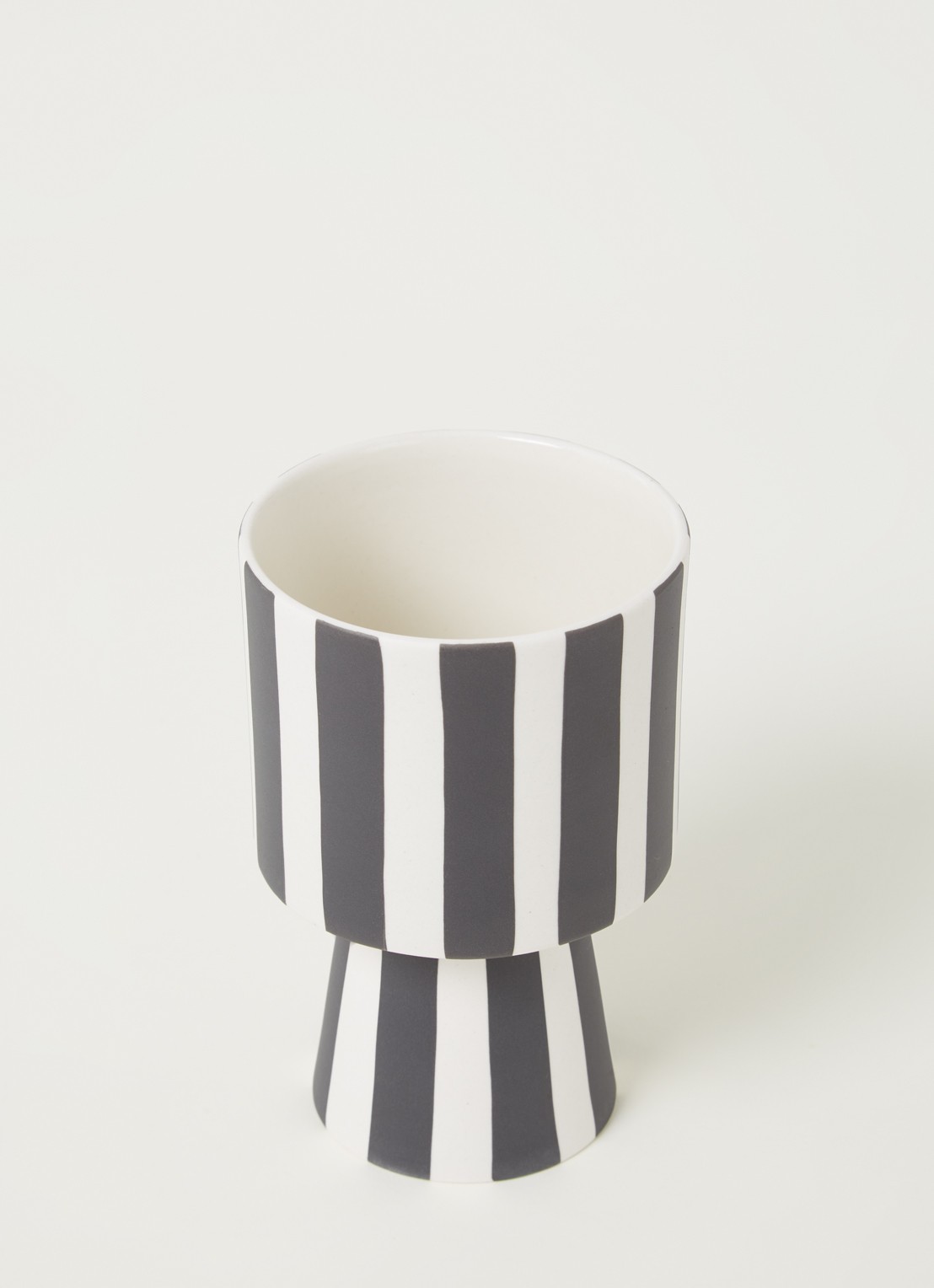 OYOY Living Design Toppu S bloempot van keramiek voor binnen - 15 cm - detail 3 zwart