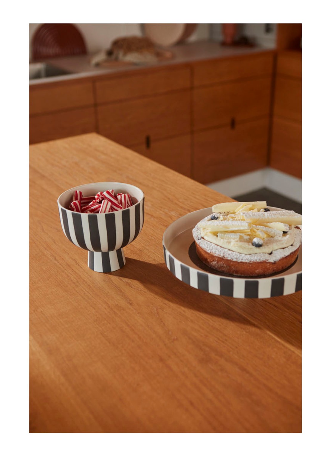 OYOY Living Design Toppu schaal 15 cm - detail 2 zwart