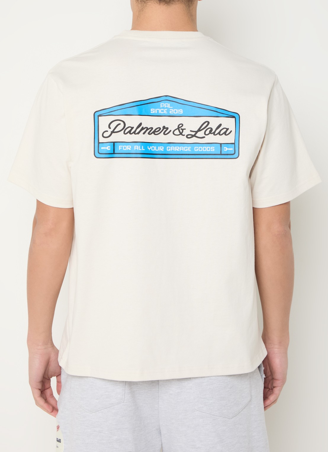 PAL Sporting Goods Garage Goods T-shirt met logo- en backprint - detail creme