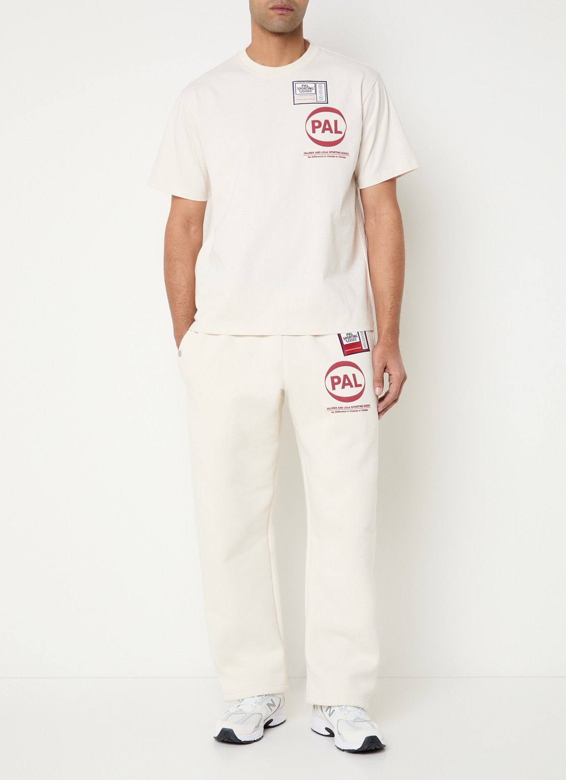 PAL Sporting Goods Pre game straight fit joggingsbroek met steekzakken en logo - voorkant 2 beige