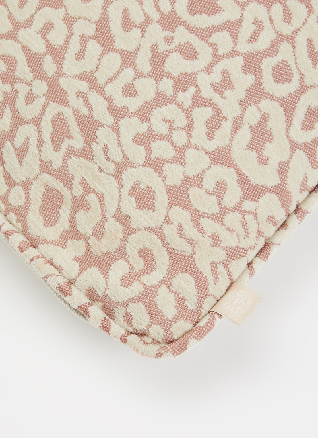 Palais Maya sierkussenhoes 45 x 45 cm - detail 2 roze