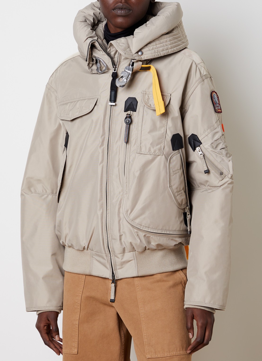 Parajumpers Gobi bomberjack met donsvulling en capuchon - detail donkerbeige