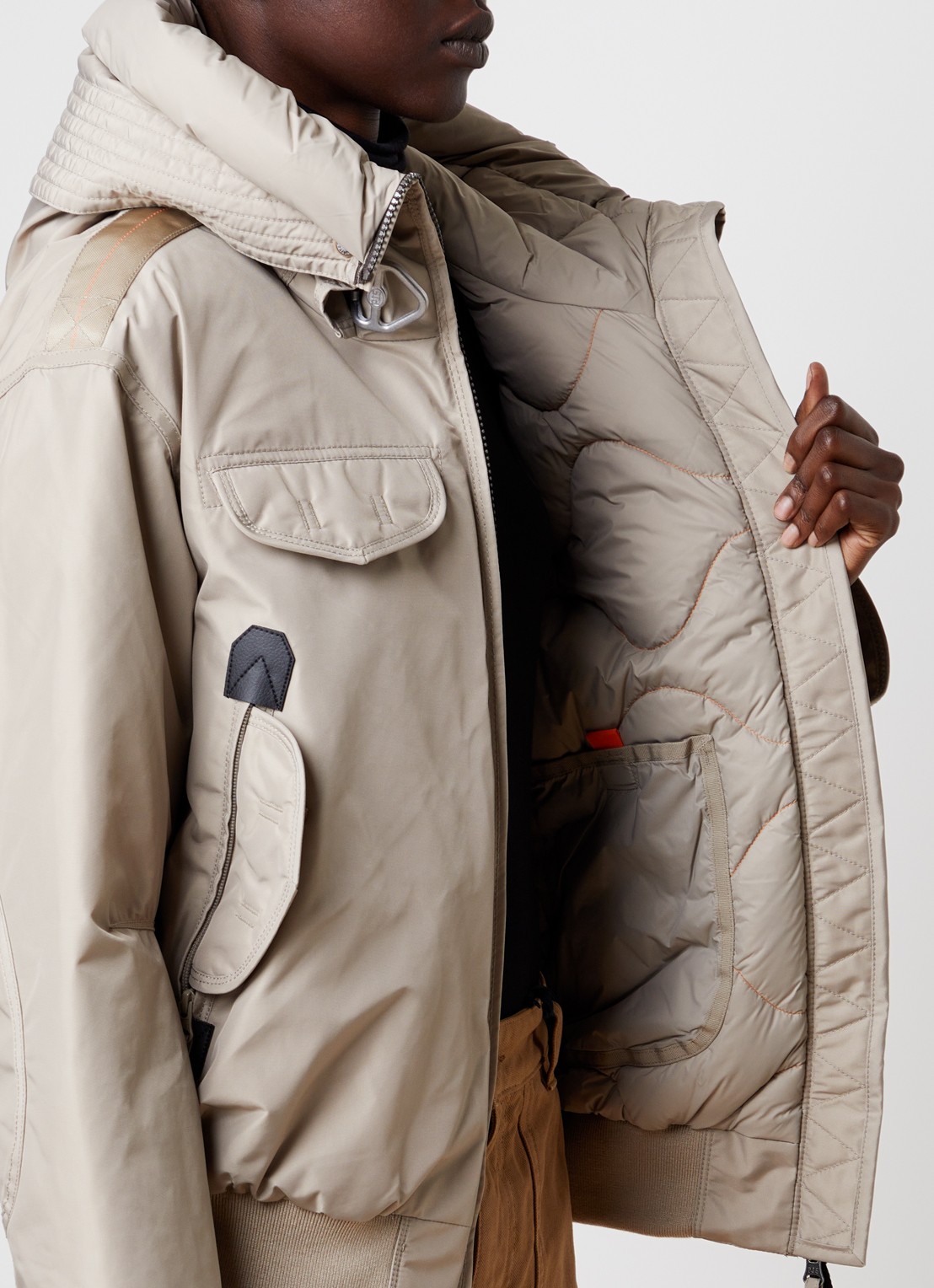 Parajumpers Gobi bomberjack met donsvulling en capuchon - detail 3 donkerbeige
