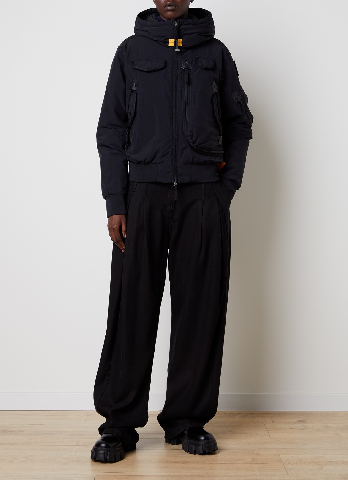 Parajumpers Gobi gewatteerd bomberjack met donsvulling en logo - voorkant 5 zwart
