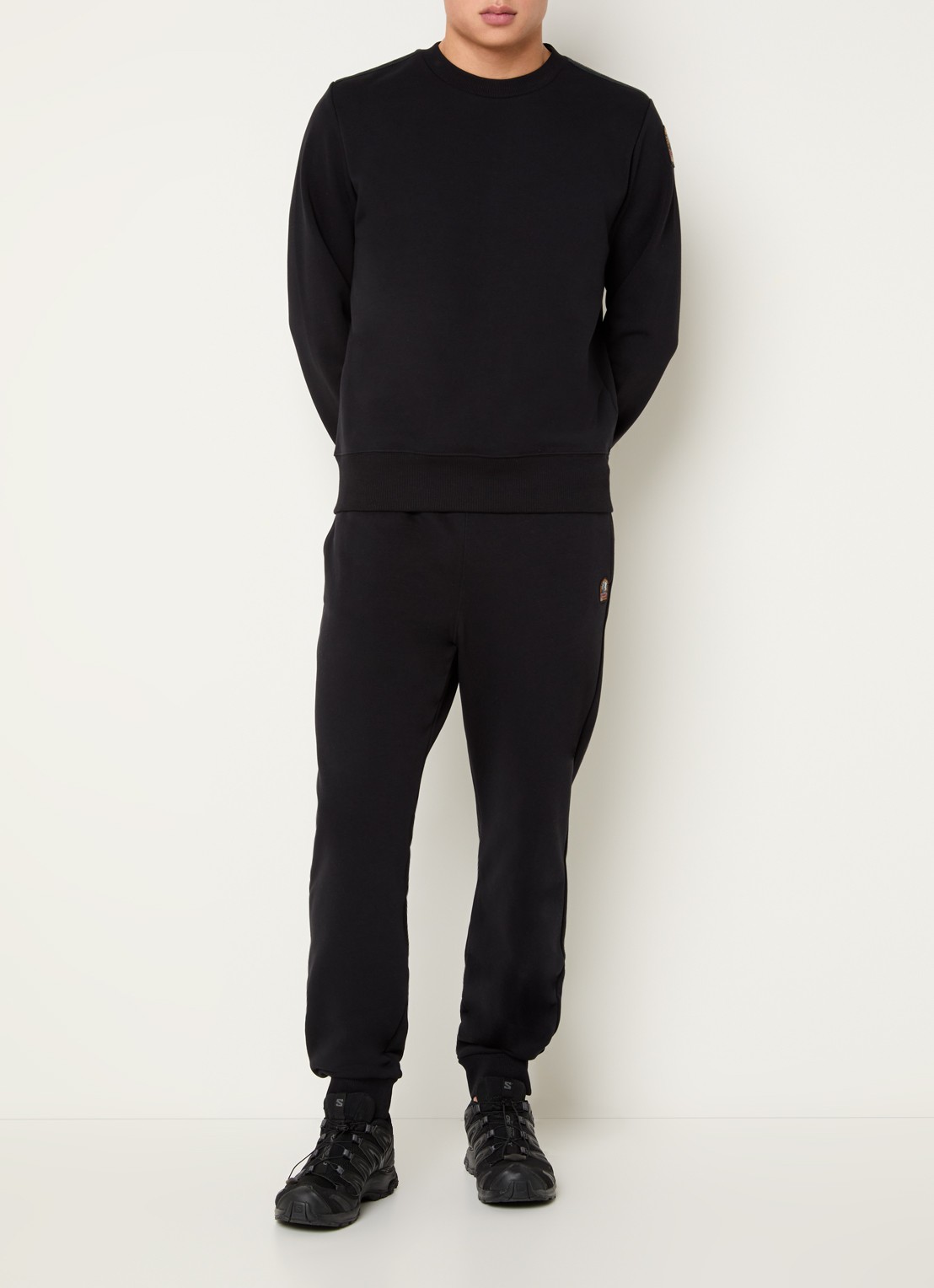 Parajumpers Makalu tapered fit joggingbroek met steekzakken - voorkant 2 zwart