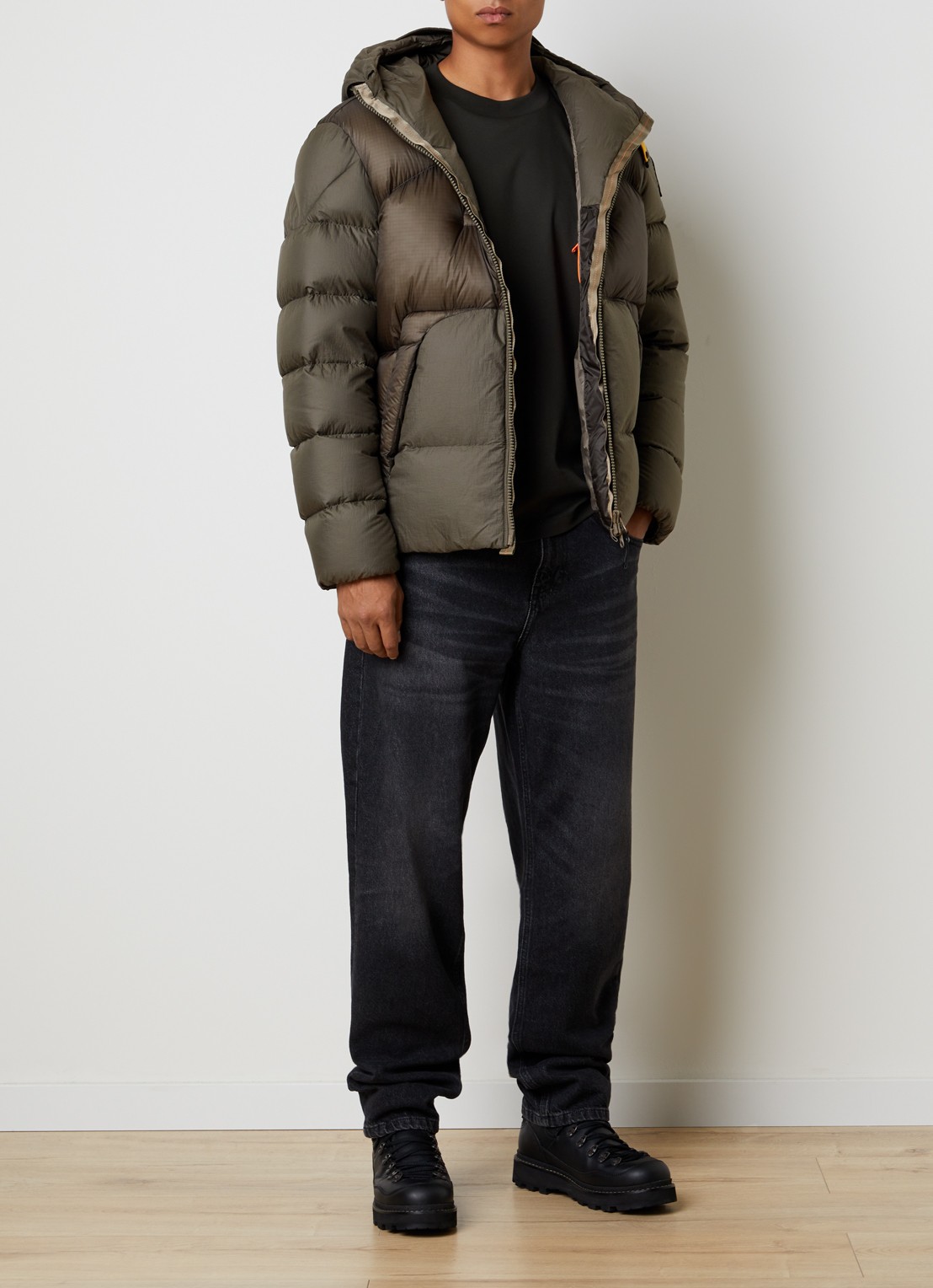 Parajumpers Notigi puffer jas met donsvulling en ritszakken - voorkant 3 bronsgroen