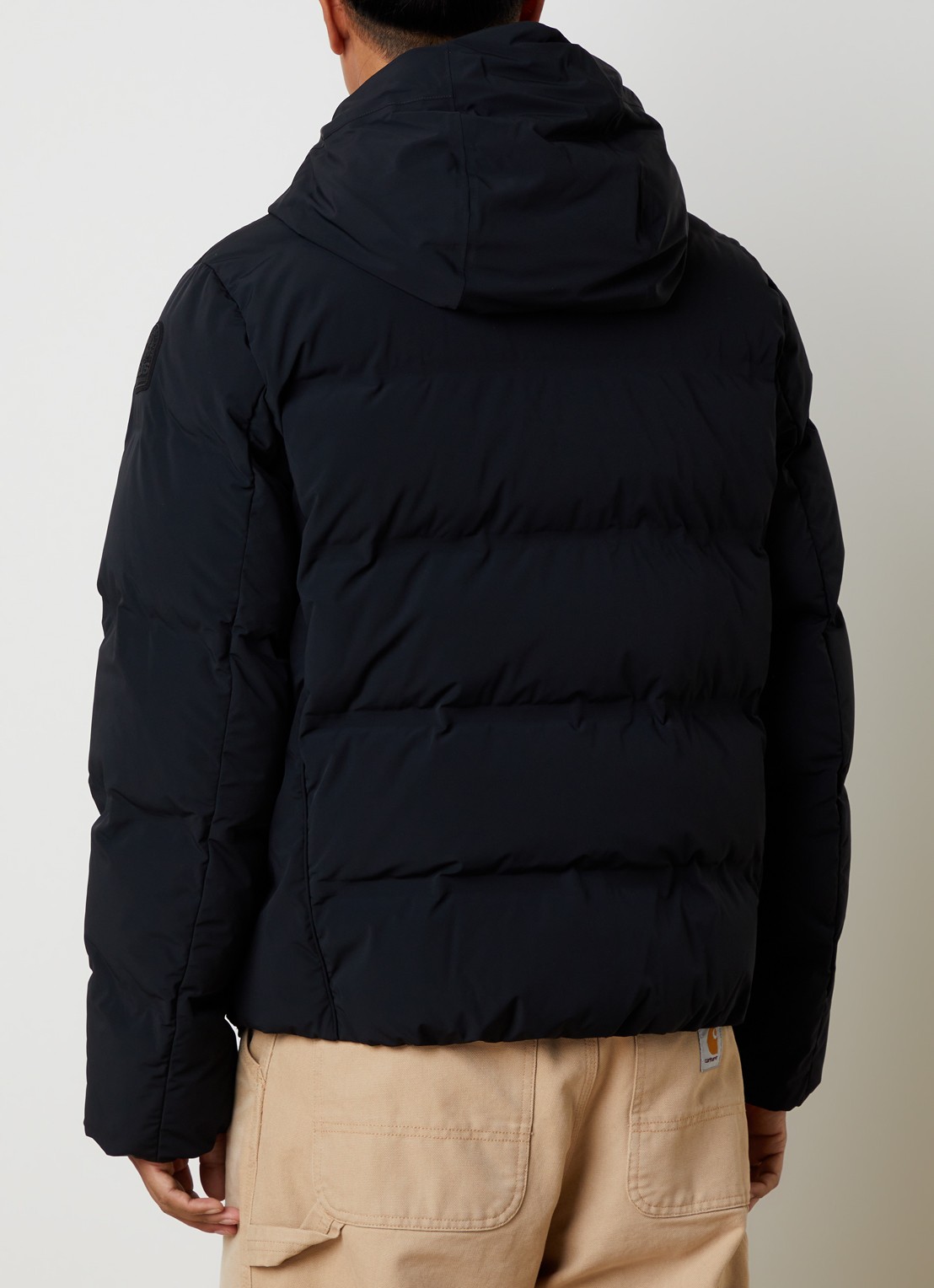 Parajumpers Taiga pufferjack met donsvulling en ritszakken - achterkant zwart