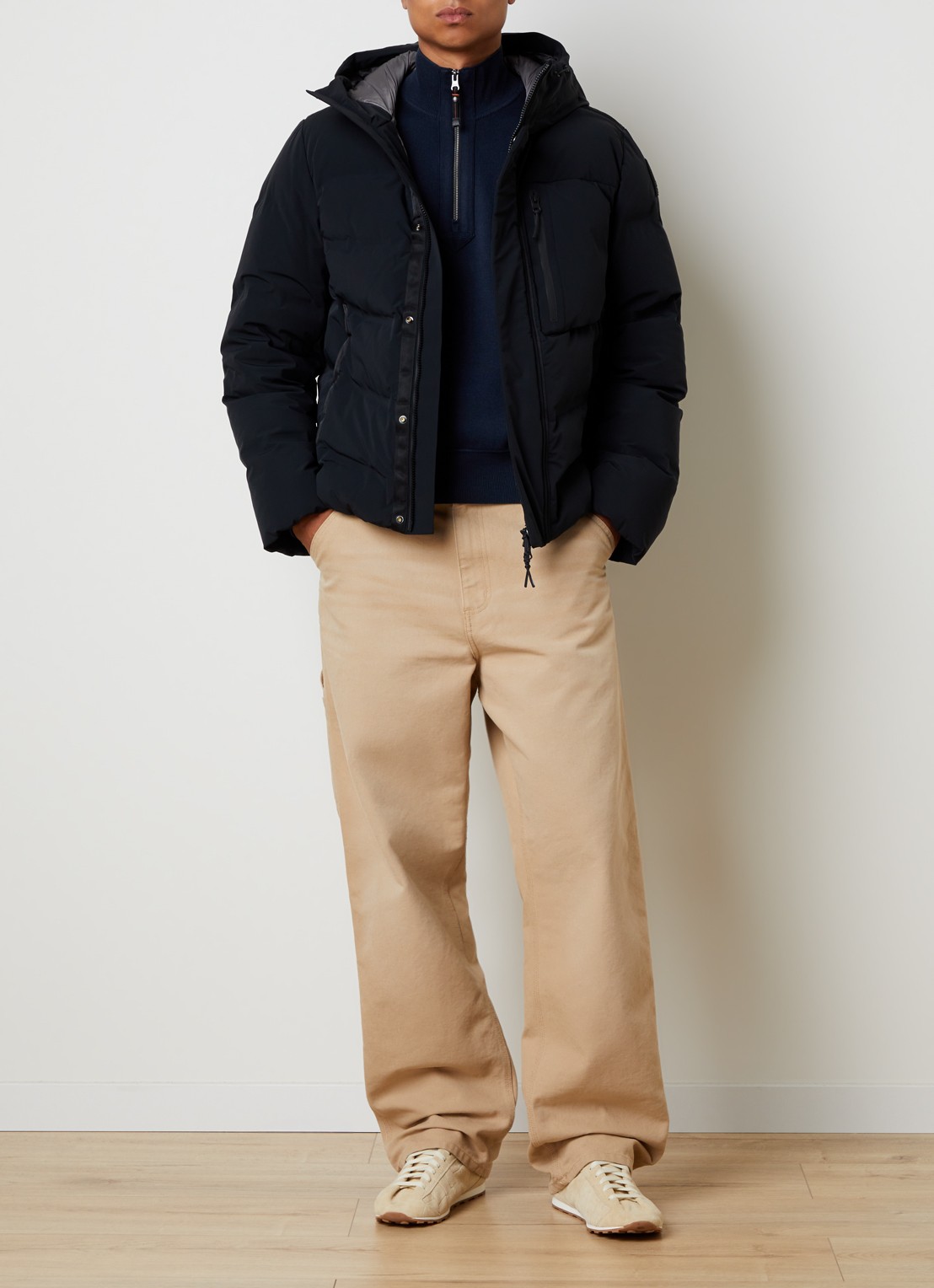Parajumpers Taiga pufferjack met donsvulling en ritszakken - voorkant 3 zwart