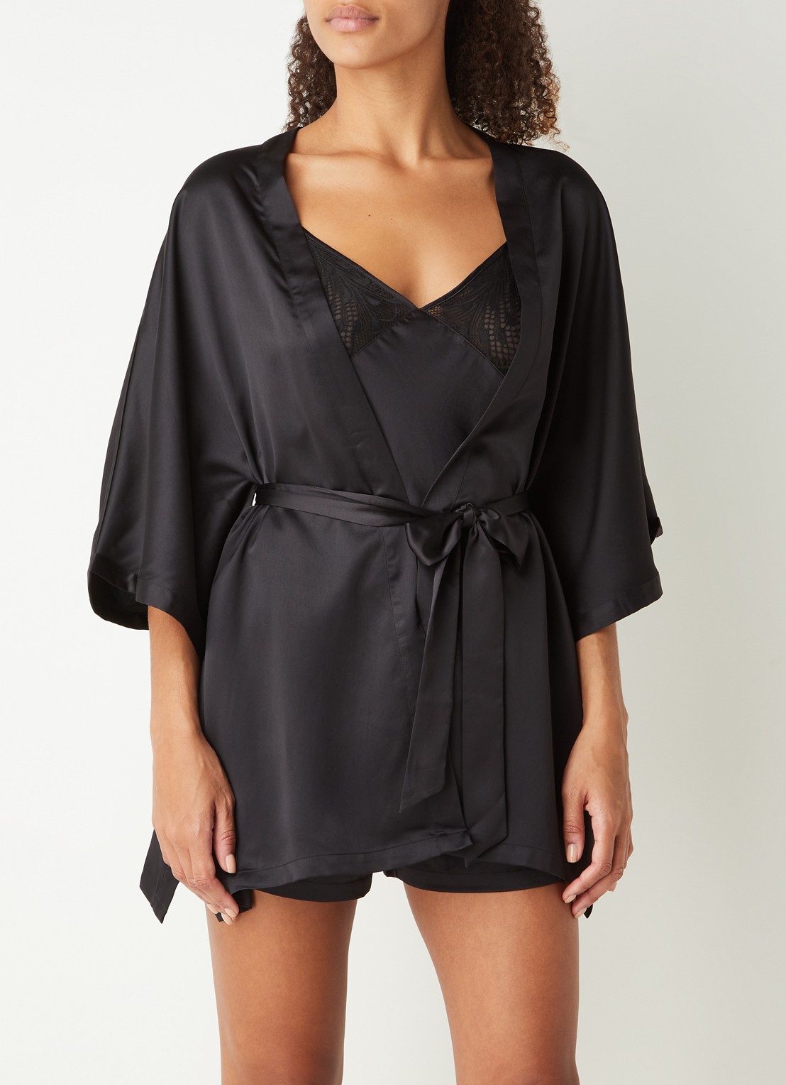 Passionata Thelma kimono van satijn met kant - voorkant 2 zwart