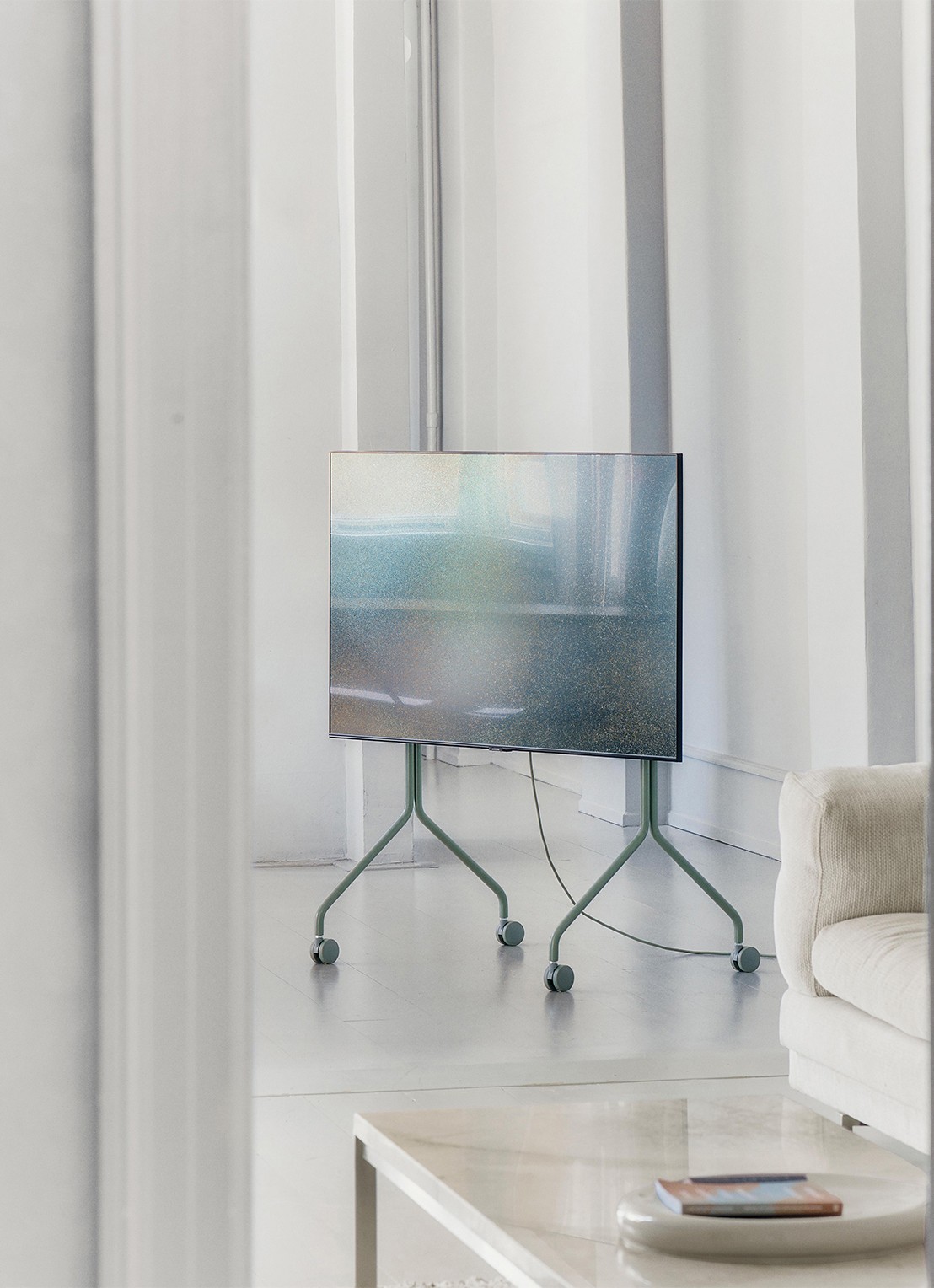 Pedestal Moon Rollin' TV standaard 107 cm - detail 4 mosgroen